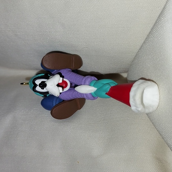 Hallmark Disney Ornament 1998. Runaway Tobaggon 2 piece set - Picture 7 of 14